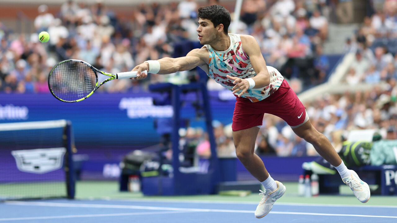 NEW YORK, NEW YORK - SEPTEMBER 04: Carlos Alcaraz of Spain returns a shot against Matteo Arnaldi of Italy during their Men's Singles Fourth Round match on Day Eight of the 2023 US Open at the USTA Billie Jean King National Tennis Center on September 04, 2023 in the Flushing neighborhood of the Queens borough of New York City.