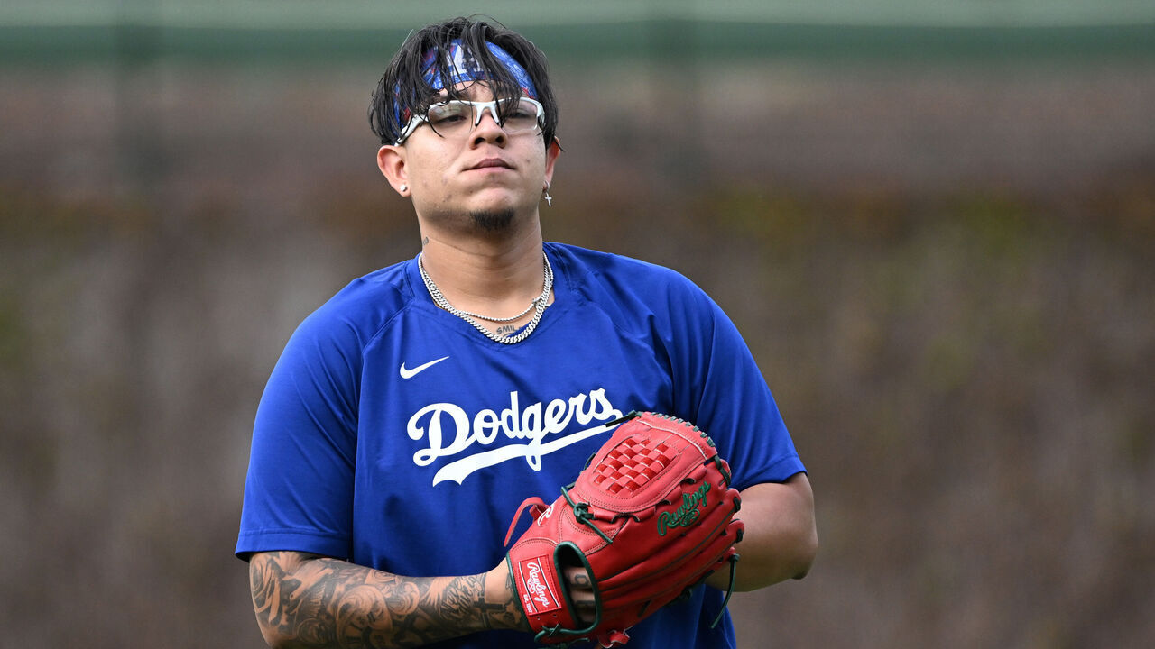 CHICAGO, ILLINOIS - APRIL 20: Julio Urias #7 of the Los Angeles Dodgers warms up before the game against the Los Angeles Dodgers at Wrigley Field on April 20, 2023 in Chicago, Illinois.