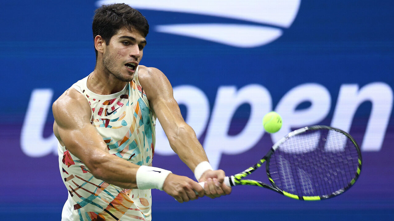 NEW YORK, NEW YORK - SEPTEMBER 06: Carlos Alcaraz of Spain returns a shot against Alexander Zverev of Germany during their Men's Singles Quarterfinal match on Day Ten of the 2023 US Open at the USTA Billie Jean King National Tennis Center on September 06, 2023 in the Flushing neighborhood of the Queens borough of New York City.