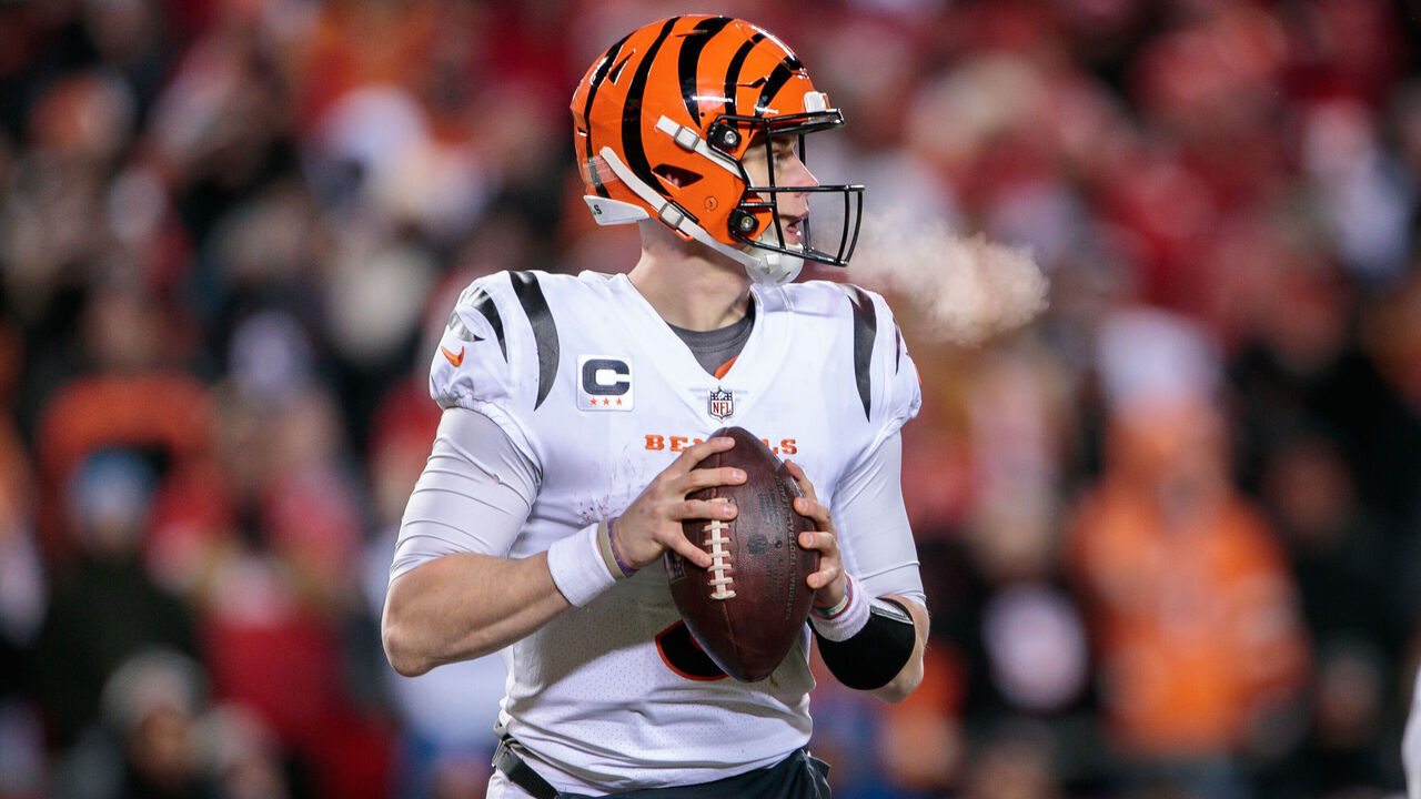 KANSAS CITY, MO - JANUARY 29: Cincinnati Bengals quarterback Joe Burrow (9) looks to pass against the Kansas City Chiefs on January 29th, 2023 at Arrowhead Stadium in Kansas City, Missouri.
