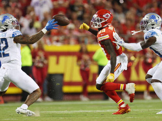 Chiefs rue dropped passes, penalties in sloppy opening loss