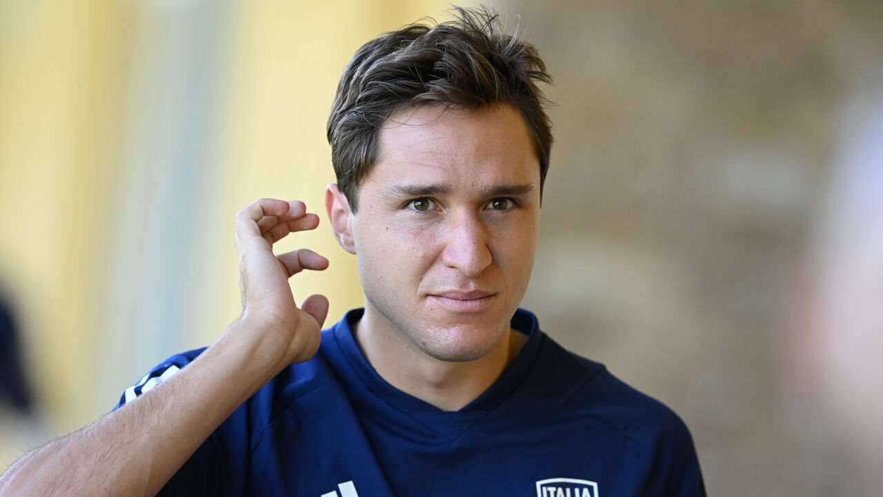 FLORENCE, ITALY - SEPTEMBER 04: Federico Chiesa of Italy arrives before an Italy Training Session at Centro Tecnico Federale di Coverciano on September 04, 2023 in Florence, Italy.