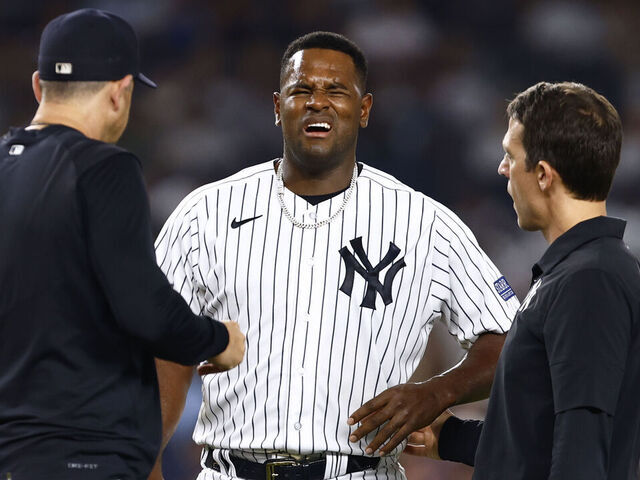 Yankees' Severino exits with right shoulder tightness