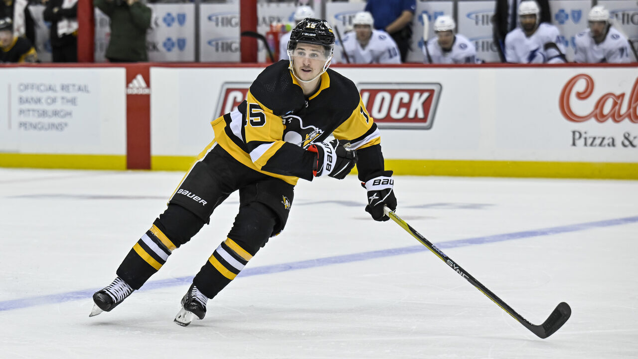 PITTSBURGH, PA - FEBRUARY 26: Pittsburgh Penguins Right Wing Josh Archibald (15) skates during the third period in the NHL game between the Pittsburgh Penguins and the Tampa Bay Lightning on February 26, 2023, at PPG Paints Arena in Pittsburgh, PA.