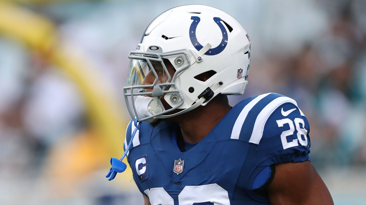 JACKSONVILLE, FLORIDA - SEPTEMBER 18: Jonathan Taylor #28 of the Indianapolis Colts warms up before a game against the Jacksonville Jaguars at TIAA Bank Field on September 18, 2022 in Jacksonville, Florida.
