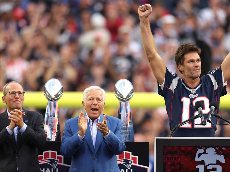 Tom Brady returns to hero's welcome in New England and declares