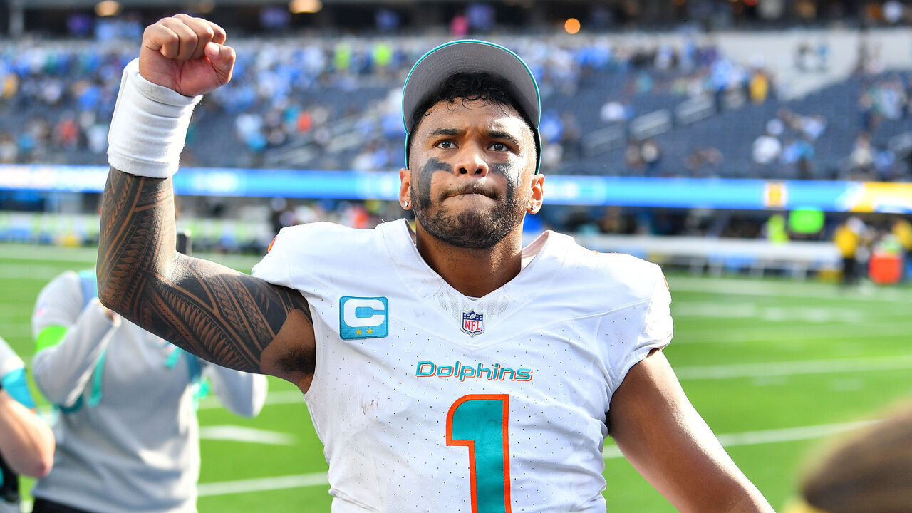INGLEWOOD, CA - SEPTEMBER 10: Miami Dolphins quarterback Tua Tagovailoa (1) celebrates after the NFL regular season game between the Miami Dolphins and the Los Angeles Chargers on September 10, 2023, at SoFi Stadium in Inglewood, CA.