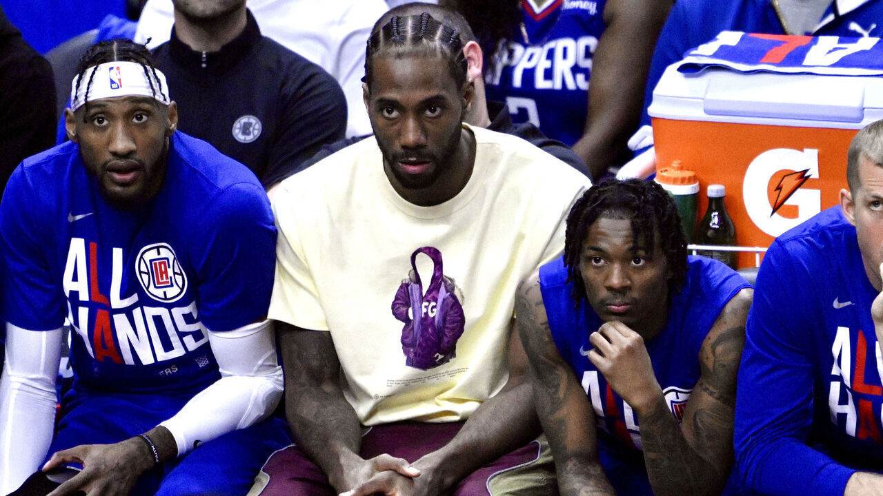 Los Angeles, - April 20: Kawhi Leonard, center, of the LA Clippers looks on from the bench in street clothes against of the Phoenix Suns in the first half of game 3 of a first round NBA playoff basketball game at the Crypto.com Arena in Los Angeles on Thursday, April 20, 2023.