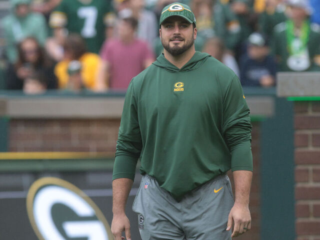 Green Bay Packers offensive tackle David Bakhtiari (69) walks on