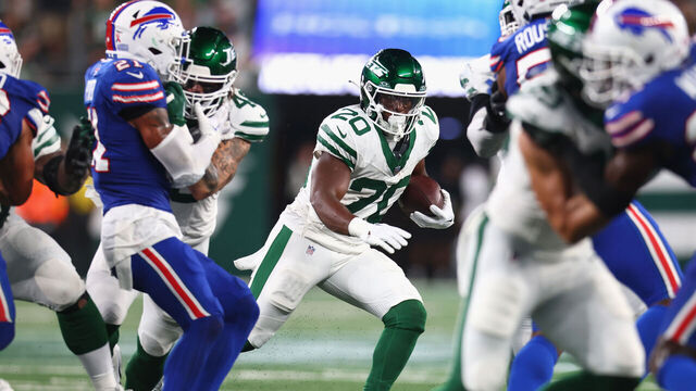 EAST RUTHERFORD, NEW JERSEY - SEPTEMBER 11: Breece Hall #20 of the New York Jets carries the ball during the third quarter of the NFL game against the Buffalo Bills at MetLife Stadium on September 11, 2023 in East Rutherford, New Jersey.