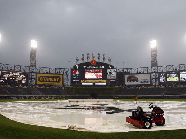 PHOTOS: White Sox poncho giveaway goes horribly wrong