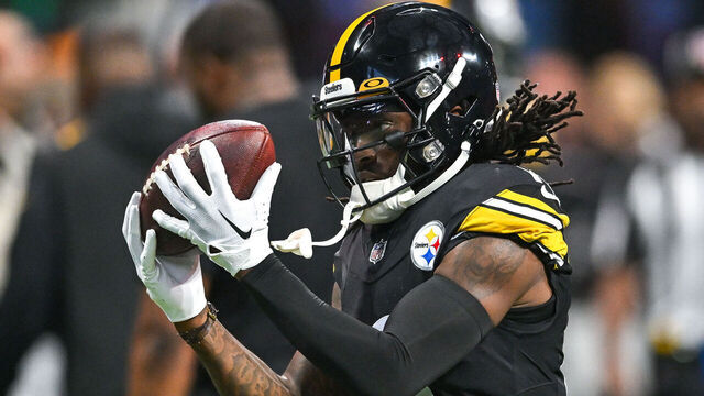 ATLANTA, GA AUGUST 24: Pittsburgh wide receiver Diontae Johnson (18) warms up prior to the start of the NFL game between the Pittsburgh Steelers and the Atlanta Falcons on August 24th, 2023 at Mercedes-Benz Stadium in Atlanta, GA.