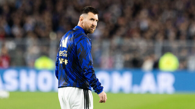 Argentina's Lionel Messi warms up prior to the FIFA World Cup 2026 Qualifier match between Argentina and Ecuador at Estadio Mas Monumental Antonio Vespucio Liberti on September 07, 2023 in Buenos Aires, Argentina.