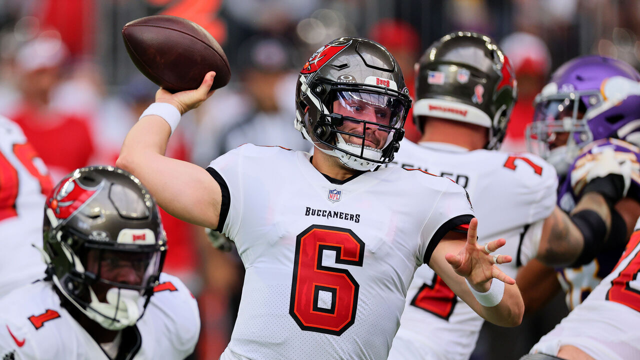 MINNEAPOLIS, MINNESOTA - SEPTEMBER 10: Baker Mayfield #6 of the Tampa Bay Buccaneers throws a pass in the first quarter of a game against the Minnesota Vikings at U.S. Bank Stadium on September 10, 2023 in Minneapolis, Minnesota.