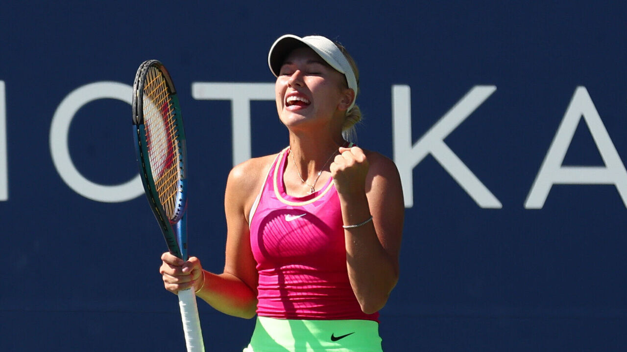 SAN DIEGO, CALIFORNIA - SEPTEMBER 13: Anastasia Potapova celebrates match point against Ons Jabeur of Tunisia at the Cymbiotika San Diego Open at Barnes Tennis Center on September 13, 2023 in San Diego, California.