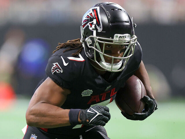 ATLANTA, GEORGIA - SEPTEMBER 10: Bijan Robinson #7 of the Atlanta Falcons runs the ball for a touchdown during the second quarter against the Carolina Panthers at Mercedes-Benz Stadium on September 10, 2023 in Atlanta, Georgia.