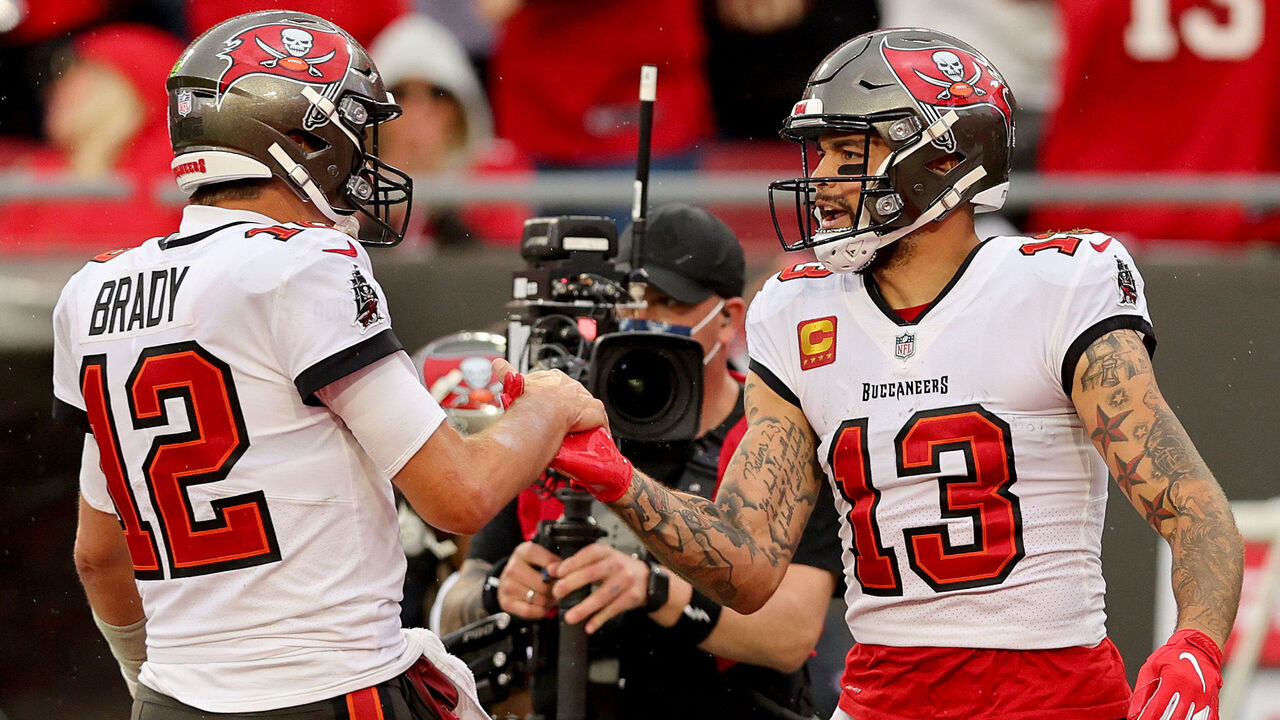 Johnny Manziel Tries To Calm Mike Evans On Texas A&M Sideline