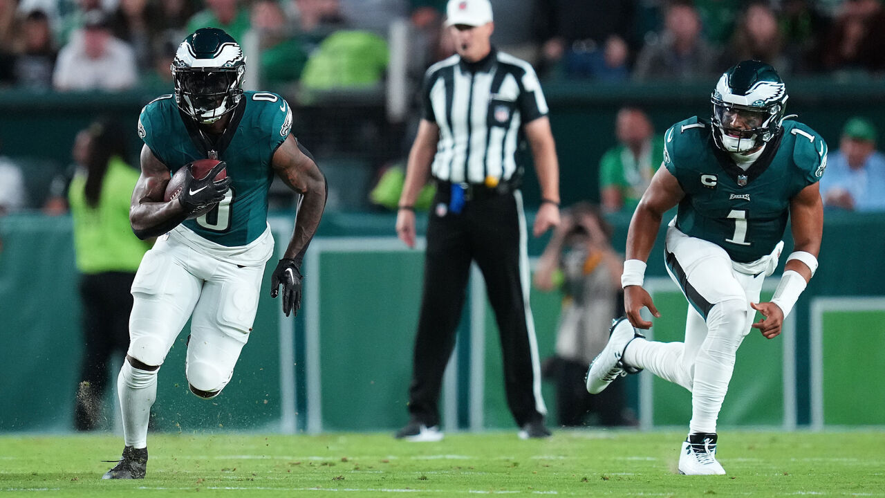 PHILADELPHIA, PENNSYLVANIA - SEPTEMBER 14: D'Andre Swift #0 runs the ball during the first quarter as Jalen Hurts #1 of the Philadelphia Eagles looks on against the Minnesota Vikings at Lincoln Financial Field on September 14, 2023 in Philadelphia, Pennsylvania.