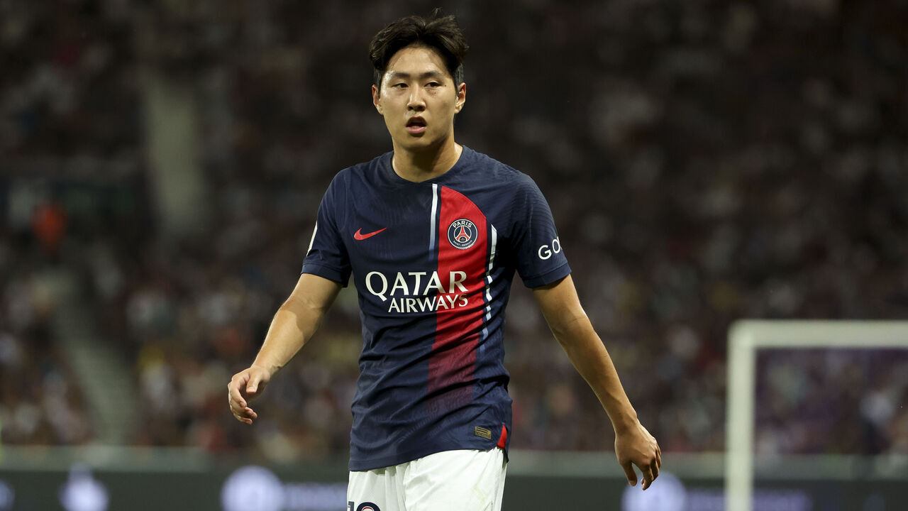TOULOUSE, FRANCE - AUGUST 19: Lee Kang-in of PSG during the Ligue 1 Uber Eats match between Toulouse FC (TFC, Tefece) and Paris Saint-Germain (PSG) at Stadium de Toulouse on August 19, 2023 in Toulouse, France.