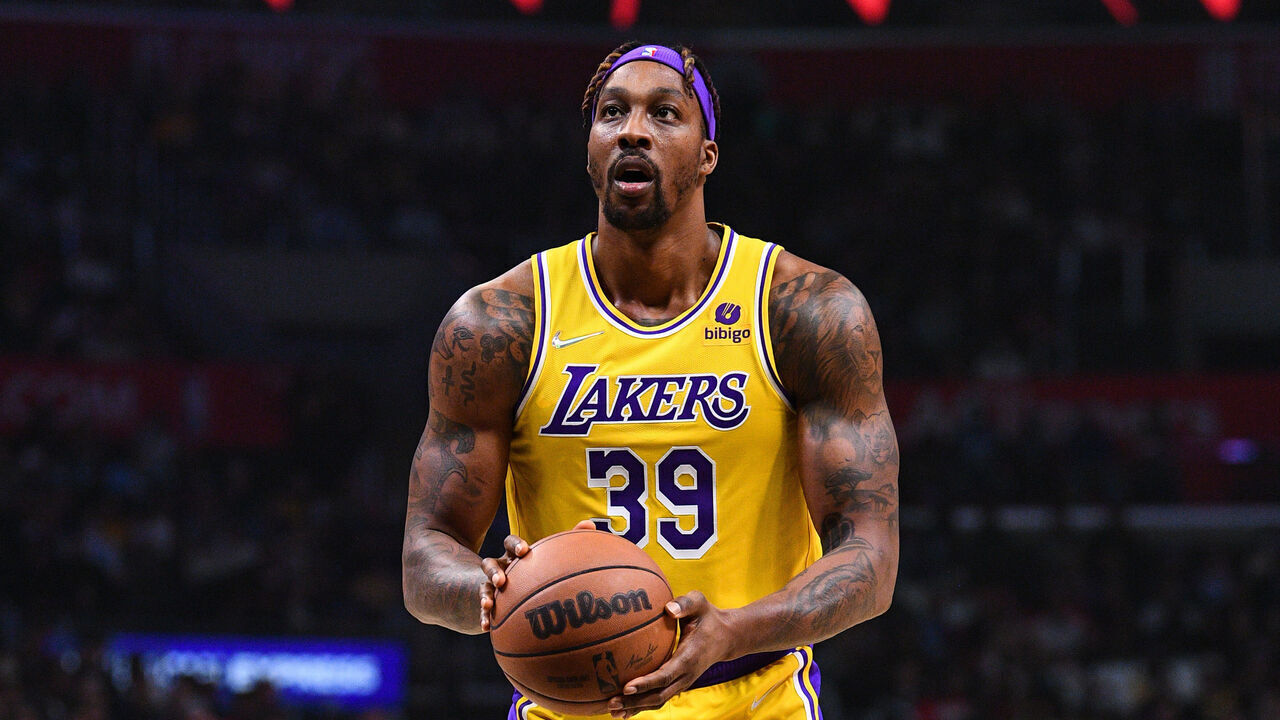 LOS ANGELES, CA - MARCH 03: Los Angeles Lakers Center Dwight Howard (39) shoots a free throw during a NBA game between the Los Angeles Lakers and the Los Angeles Clippers on March 3, 2022 at Crypto.com Arena in Los Angeles, CA.
