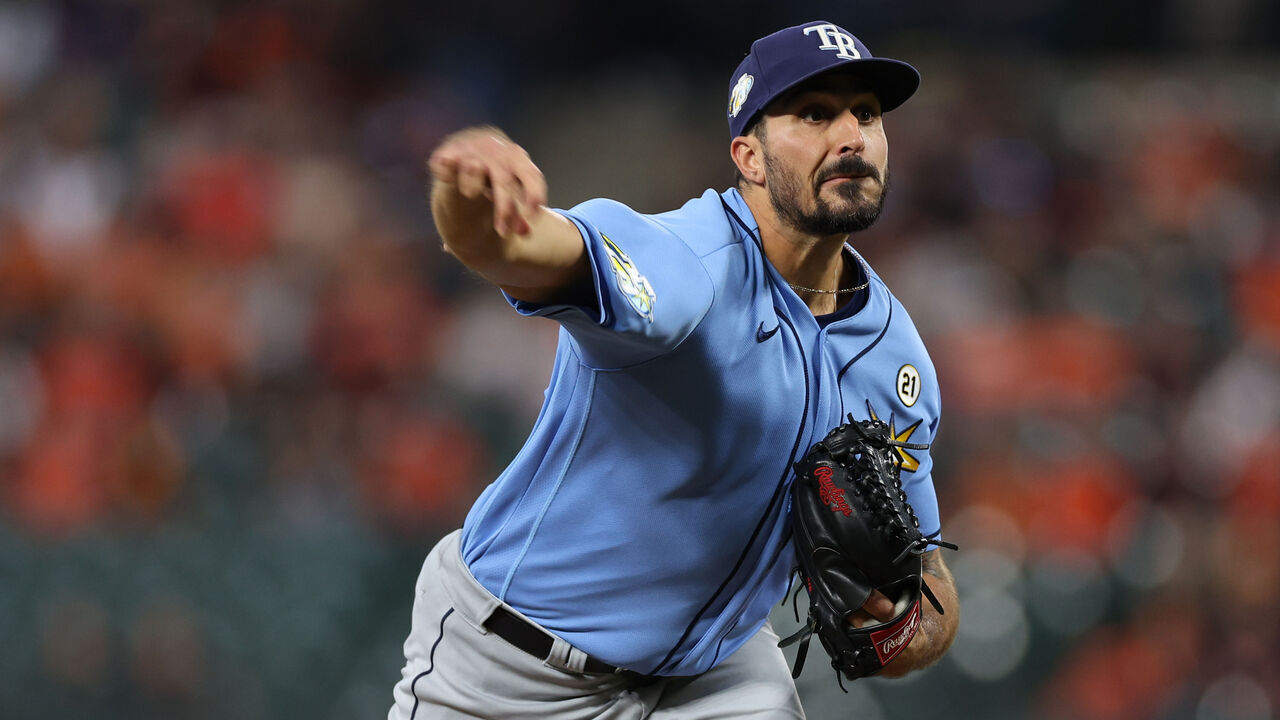 BALTIMORE, MARYLAND - SEPTEMBER 15: Starting pitcher Zach Eflin #21 of the Tampa Bay Rays works the first inning against the Baltimore Orioles at Oriole Park at Camden Yards on September 15, 2023 in Baltimore, Maryland.