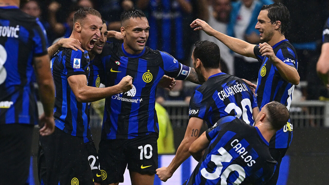 MILAN, ITALY - SEPTEMBER 16: Henrikh Mkhitaryan of FC Internazionale celebrates with teammates after scoring their team's third goal during the Serie A TIM match between FC Internazionale and AC Milan at Stadio Giuseppe Meazza on September 16, 2023 in Milan, Italy.