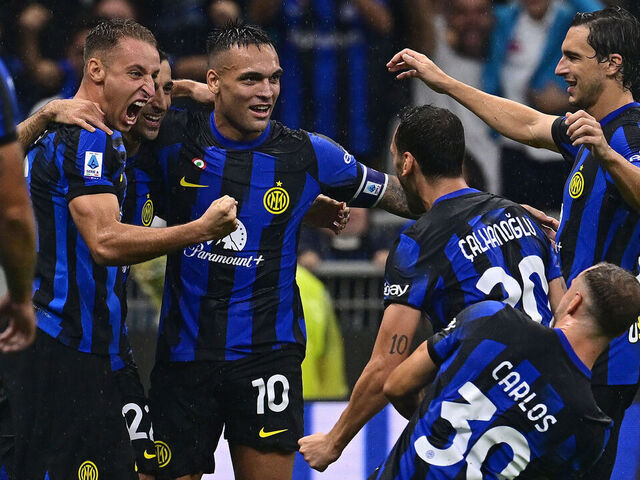 Leaders Inter put 5 past Milan for 5th straight derby victory | theScore.com
