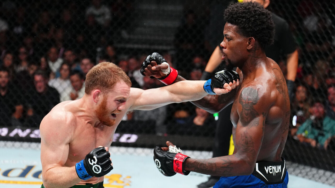 LAS VEGAS, NEVADA - SEPTEMBER 16: (L-R) Jack Della Maddalena of Australia punches Kevin Holland in a welterweight fight during the Noche UFC event at T-Mobile Arena on September 16, 2023 in Las Vegas, Nevada.