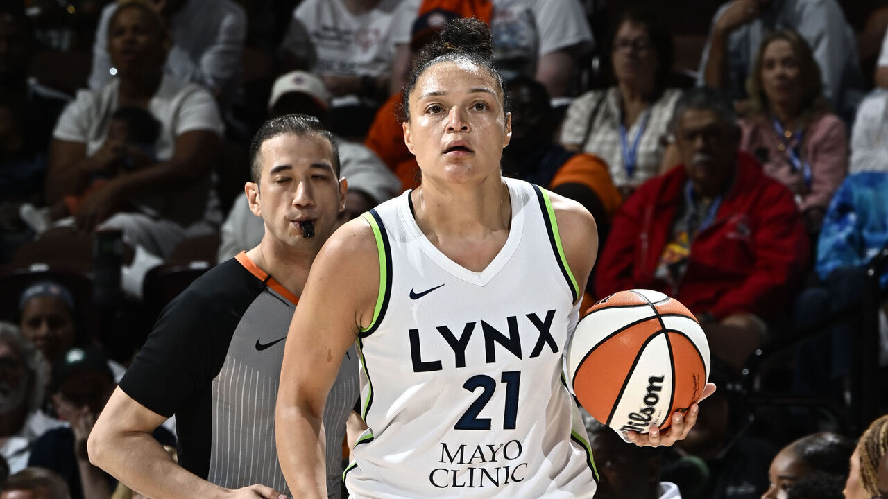 UNCASVILLE, CT - SEPTEMBER 17: Kayla McBride #21 of the Minnesota Lynx dribbles the ball during the game against the Connecticut Sun on September 17, 2023 at the Mohegan Sun Arena in Uncasville, Connecticut. Mandatory Copyright Notice: Copyright 2023 NBAE