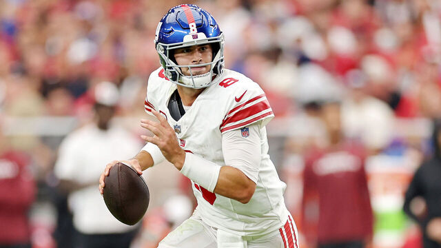 GLENDALE, ARIZONA - SEPTEMBER 17: Daniel Jones #8 of the New York Giants scrambles during the third quarter in the game against the Arizona Cardinals at State Farm Stadium on September 17, 2023 in Glendale, Arizona.