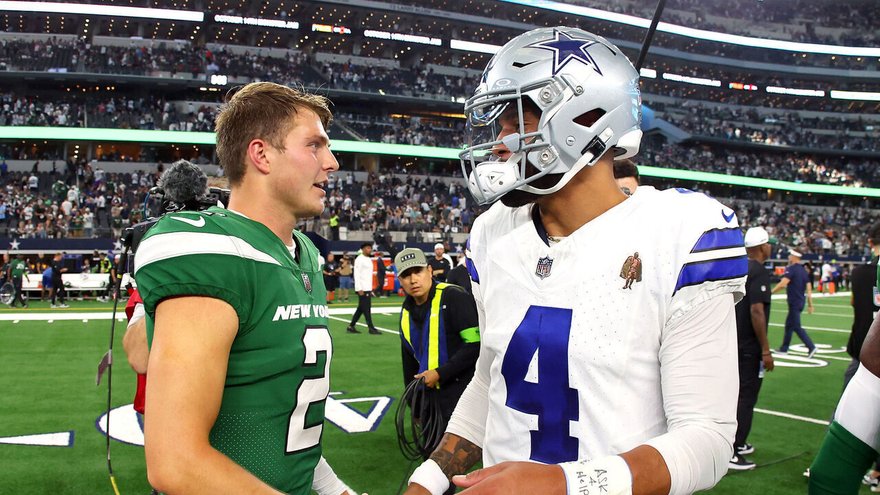 ARLINGTON, TEXAS - SEPTEMBER 17: Zach Wilson #2 of the New York Jets talks with Dak Prescott #4 of the Dallas Cowboys after the game at AT&T Stadium on September 17, 2023 in Arlington, Texas.