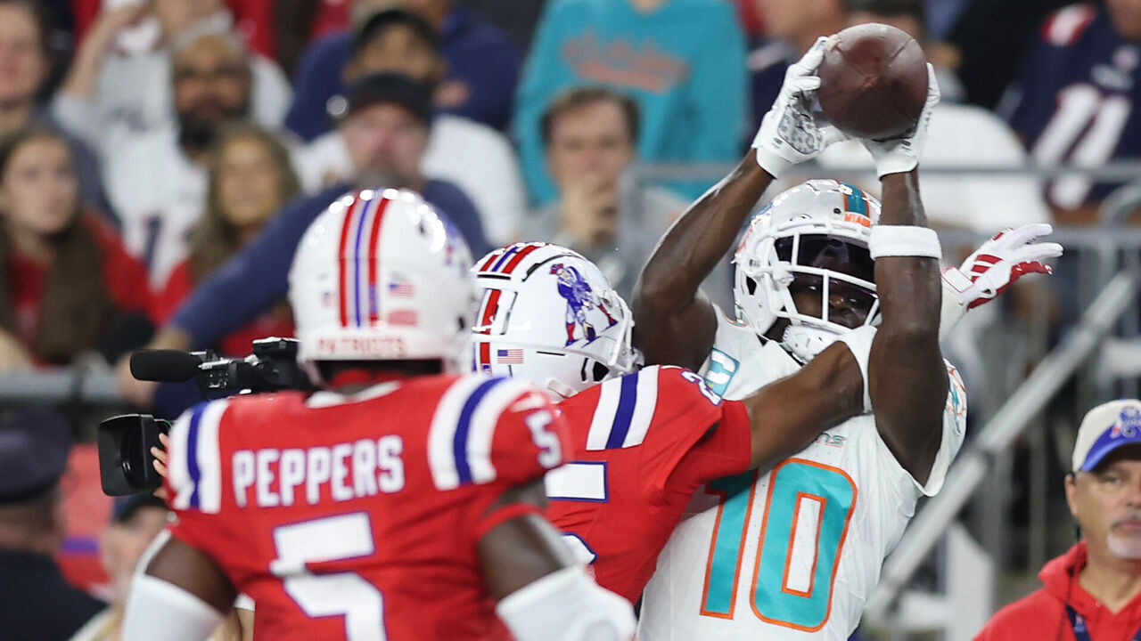 FOXBOROUGH, MASSACHUSETTS - SEPTEMBER 17: Tyreek Hill #10 of the Miami Dolphins catches a pass against Marcus Jones #25 of the New England Patriots during the first half at Gillette Stadium on September 17, 2023 in Foxborough, Massachusetts.