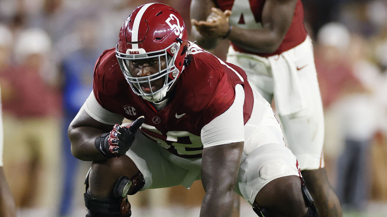 TUSCALOOSA, AL - SEPTEMBER 02: Alabama Crimson Tide offensive lineman Tyler Booker (52) lines up during a college football game against the Middle Tennessee Blue Raiders on September 02, 2023 at Bryant-Denny Stadium in Tuscaloosa, Alabama.