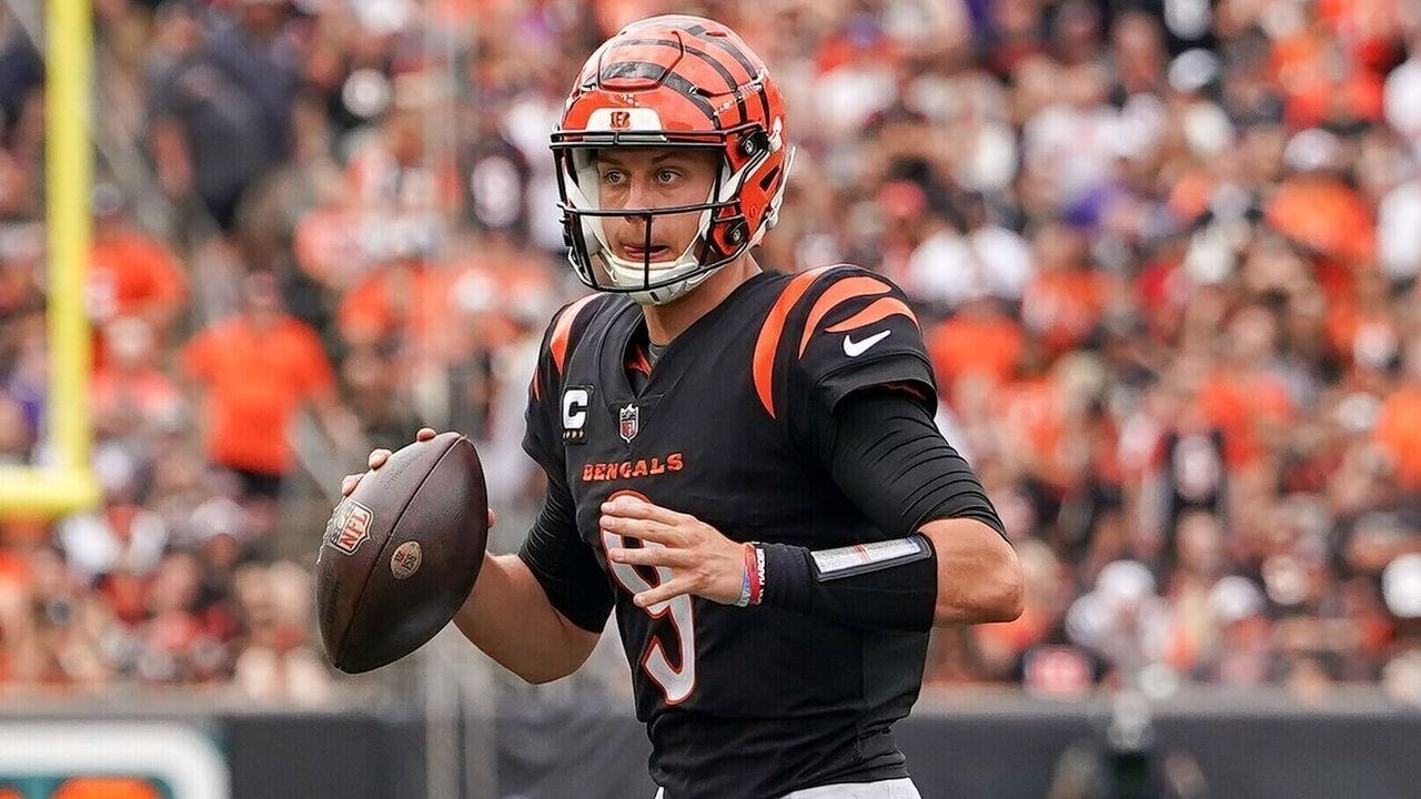 CINCINNATI, OHIO - SEPTEMBER 17: Joe Burrow #9 of the Cincinnati Bengals drops back to pass in the fourth quarter against the Baltimore Ravens at Paycor Stadium on September 17, 2023 in Cincinnati, Ohio.