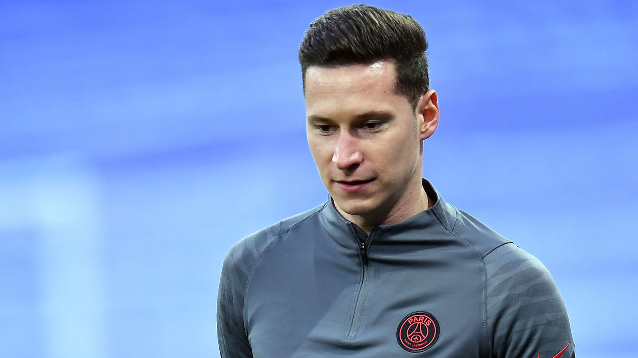 MADRID, SPAIN - MARCH 08: Julian Draxler of Paris Saint-Germain looks on during a training session at Estadio Santiago Bernabeu before the UEFA Champions League Round Of Sixteen Leg Two match against Real Madrid on March 08, 2022 in Madrid, Spain.