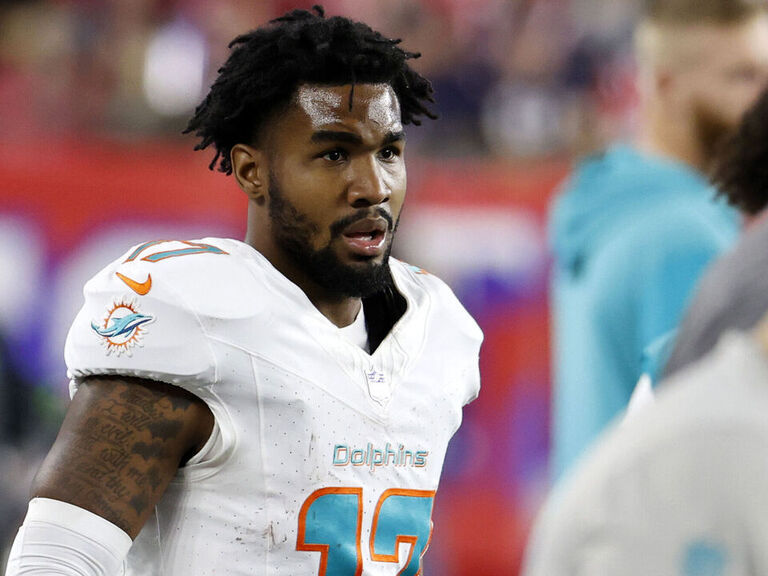 Dolphins' Jaylen Waddle in concussion protocol following hit vs