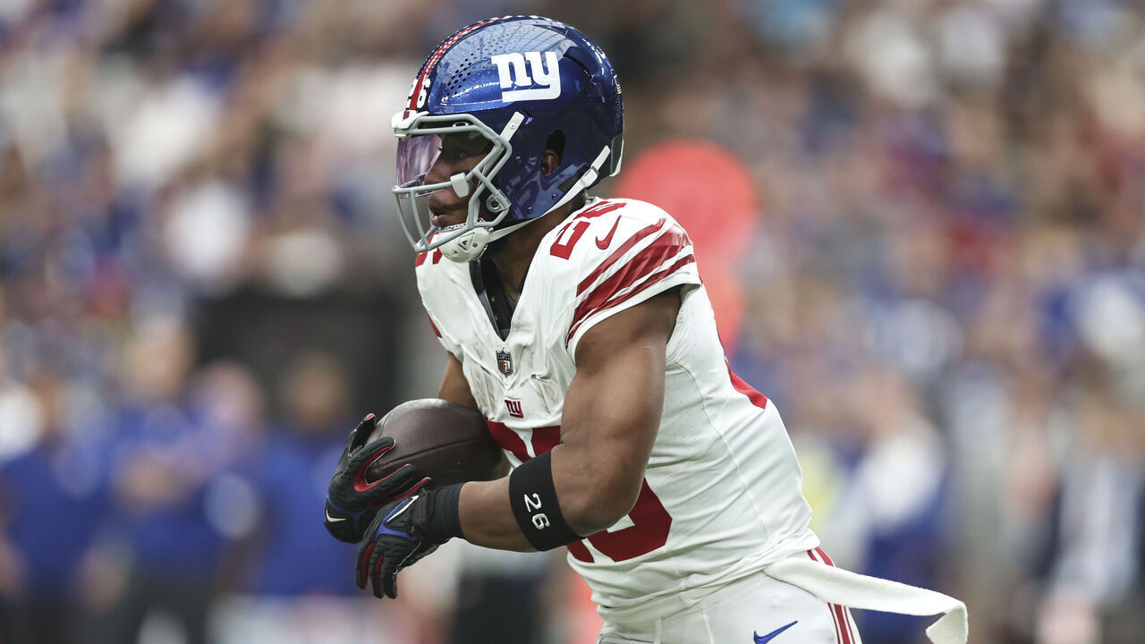 GLENDALE, ARIZONA - SEPTEMBER 17: Saquon Barkley #26 of the New York Giants runs with the ball during an NFL football game between the Arizona Cardinals and the New York Giants at State Farm Stadium on September 17, 2023 in Glendale, Arizona.