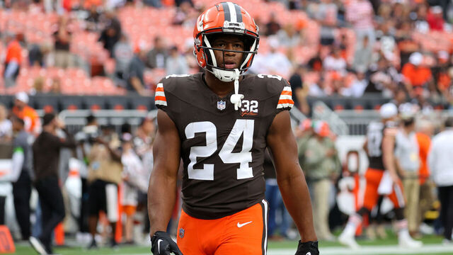 CLEVELAND, OH - SEPTEMBER 10: Cleveland Browns running back Nick Chubb (24) on the field prior to the National Football League game between the Cincinnati Bengals and Cleveland Browns on September 10, 2023, at Cleveland Browns Stadium in Cleveland, OH.