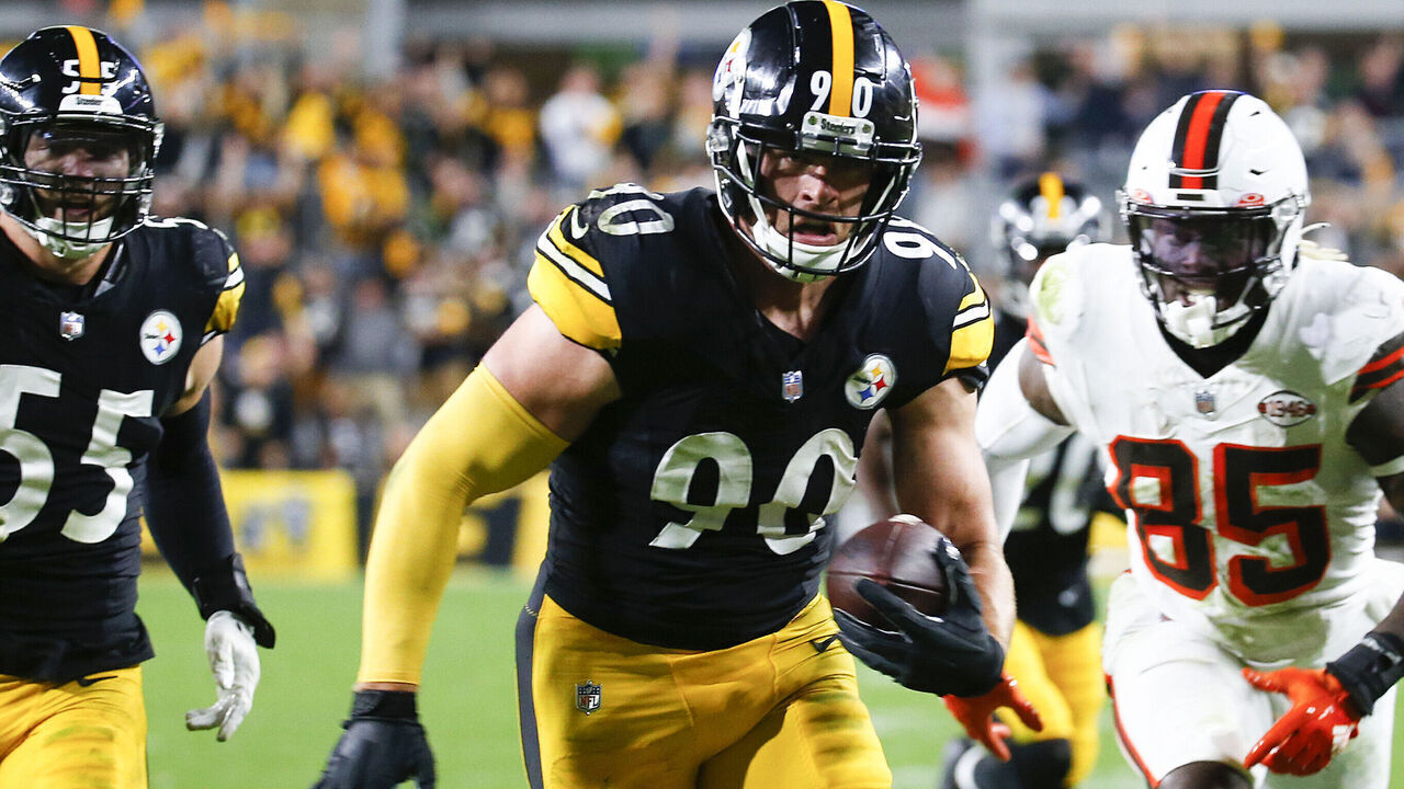 PITTSBURGH, PENNSYLVANIA - SEPTEMBER 18: T.J. Watt #90 of the Pittsburgh Steelers returns a fumble for a touchdown against the Cleveland Browns during the fourth quarter at Acrisure Stadium on September 18, 2023 in Pittsburgh, Pennsylvania.