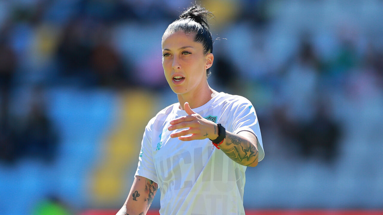 PACHUCA, MEXICO - SEPTEMBER 10: Jenni Hermoso of Pachuca looks on prior to a match between Pachuca and Pumas UNAM as part of Torneo Apertura 2023 Liga MX Femenil at Hidalgo Stadium on September 10, 2023 in Pachuca, Mexico.