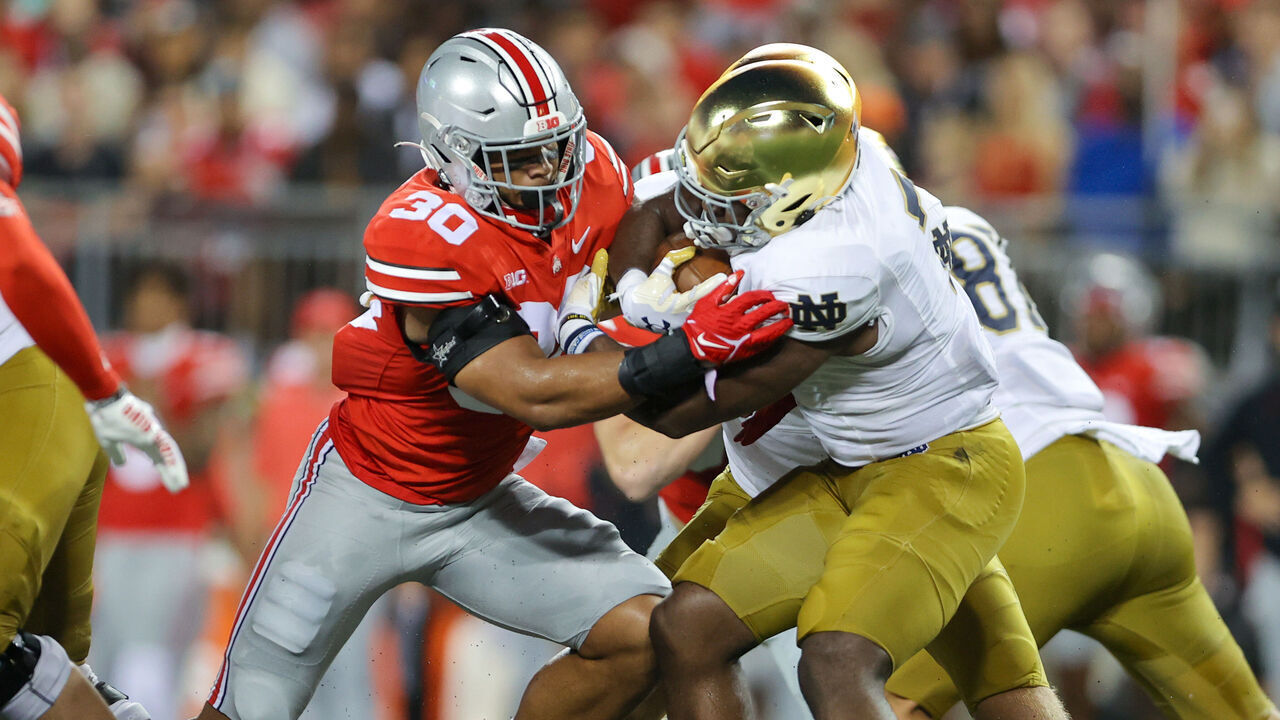 COLUMBUS, OH - SEPTEMBER 03: Ohio State Buckeyes linebacker Cody Simon (30) attempts to tackle Notre Dame Fighting Irish running back Audric Estime (7) during the first quarter of the college football game between the Notre Dame Fighting Irish and Ohio State Buckeyes on September 3, 2022, at Ohio Stadium in Columbus, OH.