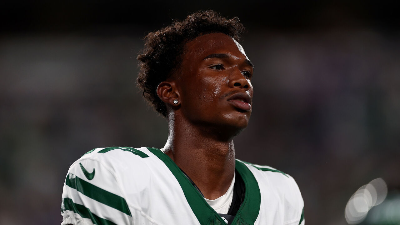 EAST RUTHERFORD, NEW JERSEY - SEPTEMBER 11: Garrett Wilson #17 of the New York Jets looks on before the game against the Buffalo Bills at MetLife Stadium on September 11, 2023 in East Rutherford, New Jersey.