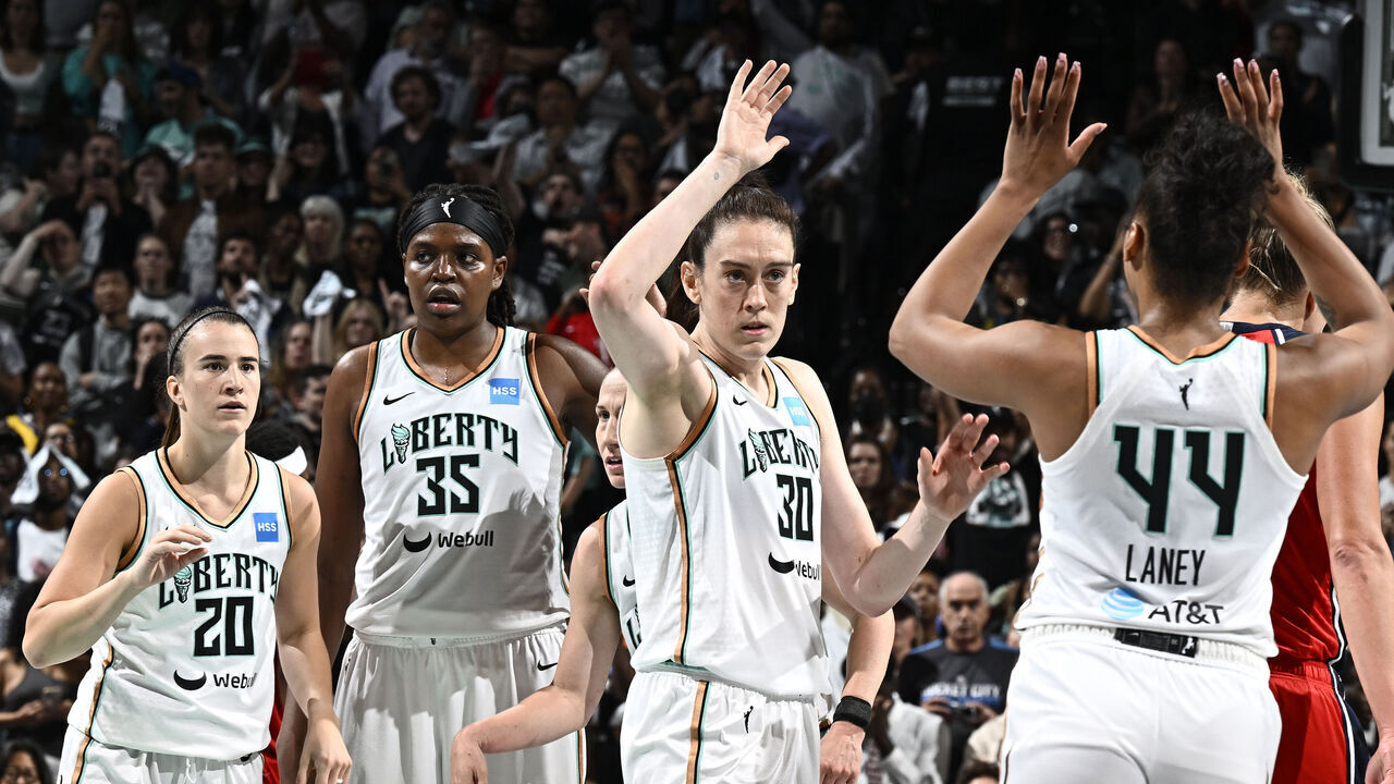 BROOKLYN, NY - SEPTEMBER 19: Breanna Stewart #30 of the New York Liberty high fives teammates against the Washington Mystics during the 2023 WNBA Playoffs on September 19, 2023 in Brooklyn, New York. Mandatory Copyright Notice: Copyright 2023 NBAE