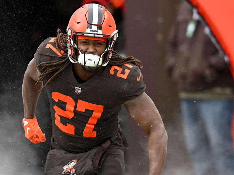 Kareem Hunt returning to Browns on one-year deal worth up to $4M