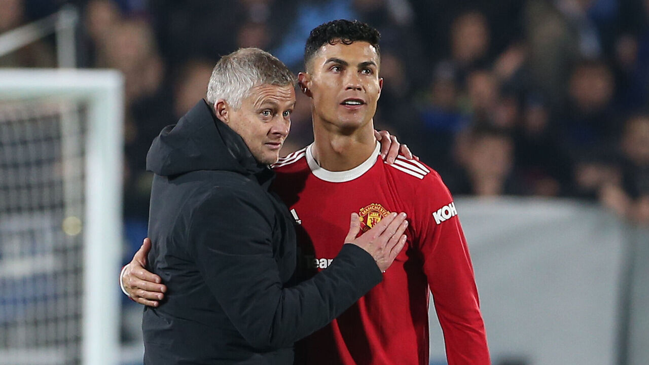 BERGAMO, ITALY - NOVEMBER 02: Manager Ole Gunnar Solskjaer of Manchester United walks off with Cristiano Ronaldo after the UEFA Champions League group F match between Atalanta and Manchester United at Gewiss Stadium on November 02, 2021 in Bergamo, Italy.
