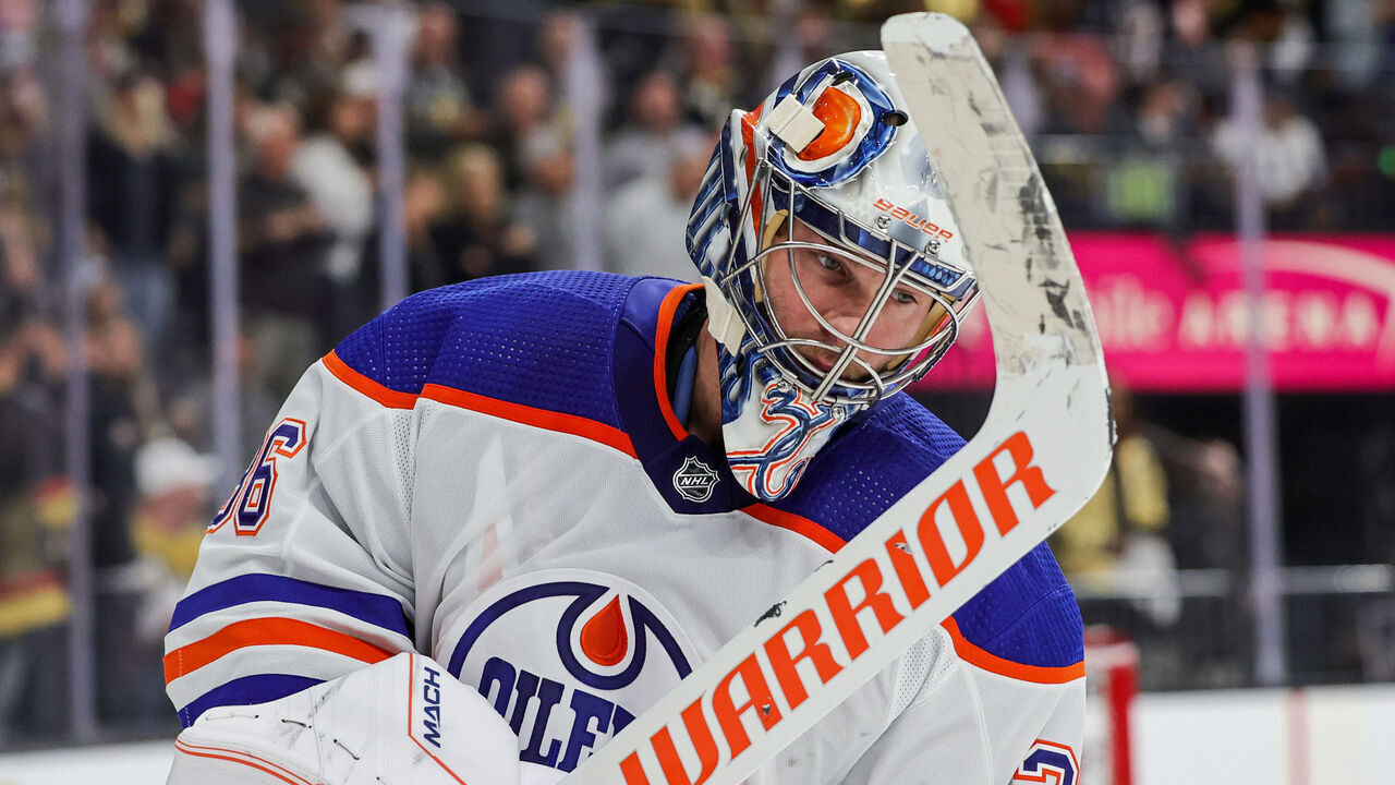 LAS VEGAS, NEVADA - MAY 12: Jack Campbell #36 of the Edmonton Oilers takes a break during a stop in play in the second period of Game Five of the Second Round of the 2023 Stanley Cup Playoffs against the Vegas Golden Knights at T-Mobile Arena on May 12, 2023 in Las Vegas, Nevada. The Golden Knights defeated the Oilers 4-3.