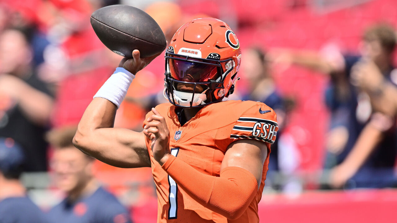 TAMPA, FLORIDA - SEPTEMBER 17: Justin Fields #1 of the Chicago Bears warms up before his game against the Tampa Bay Buccaneers at Raymond James Stadium on September 17, 2023 in Tampa, Florida.