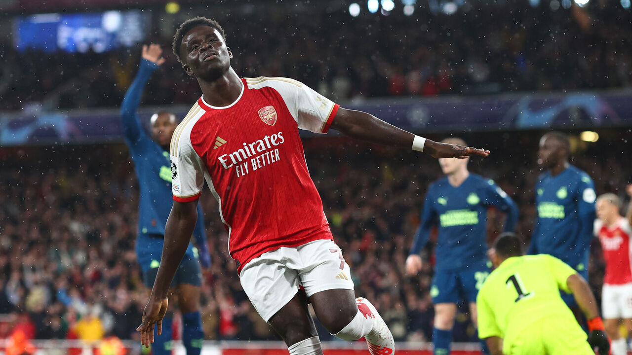 LONDON, ENGLAND - SEPTEMBER 20: Bukayo Saka of Arsenal celebrates their first goal during the UEFA Champions League match between Arsenal and PSV Eindhoven at Emirates Stadium on September 20, 2023 in London, England.