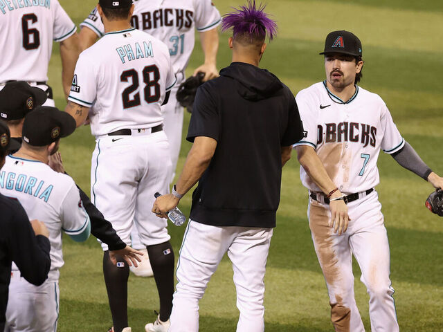 Carroll hits 25th homer, steals 50th base to lead Kelly and the  Diamondbacks past the Giants, 7-1