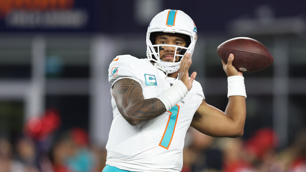 FOXBOROUGH, MASSACHUSETTS - SEPTEMBER 17: Tua Tagovailoa #1 of the Miami Dolphins warms up before the game against the New England Patriots at Gillette Stadium on September 17, 2023 in Foxborough, Massachusetts.